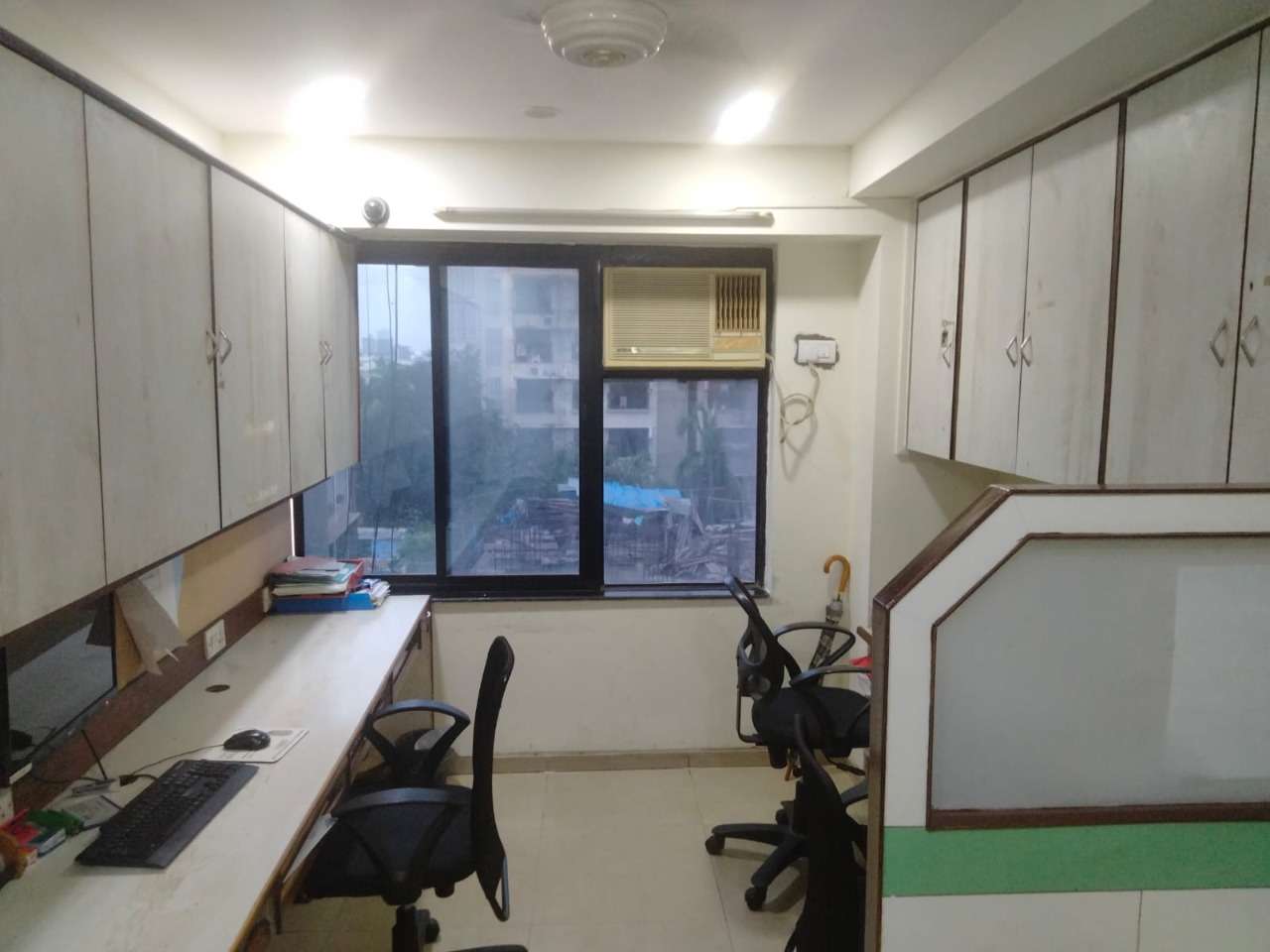 Office for Sale in S V Road Mumbai