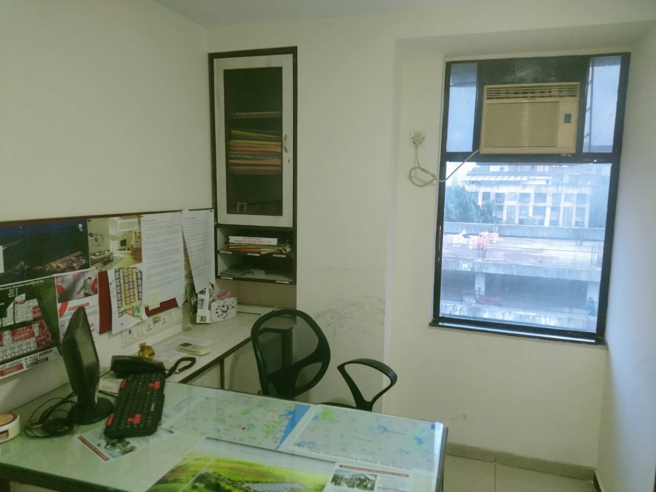 Office for Sale in S V Road Mumbai