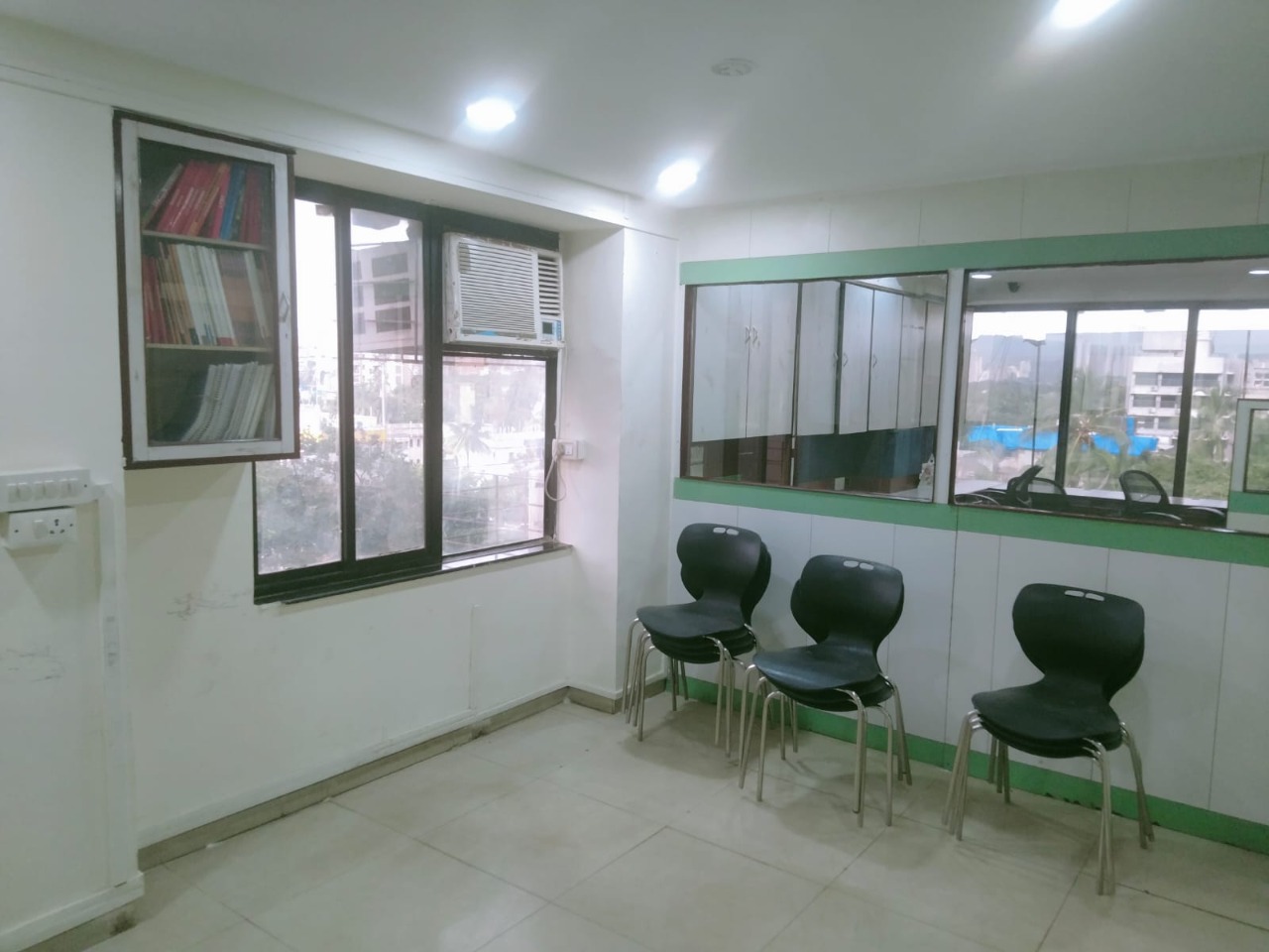 Office for Sale in S V Road Mumbai