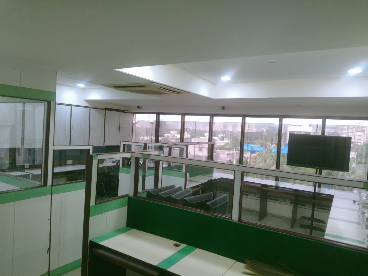 Office for Sale in S V Road Mumbai