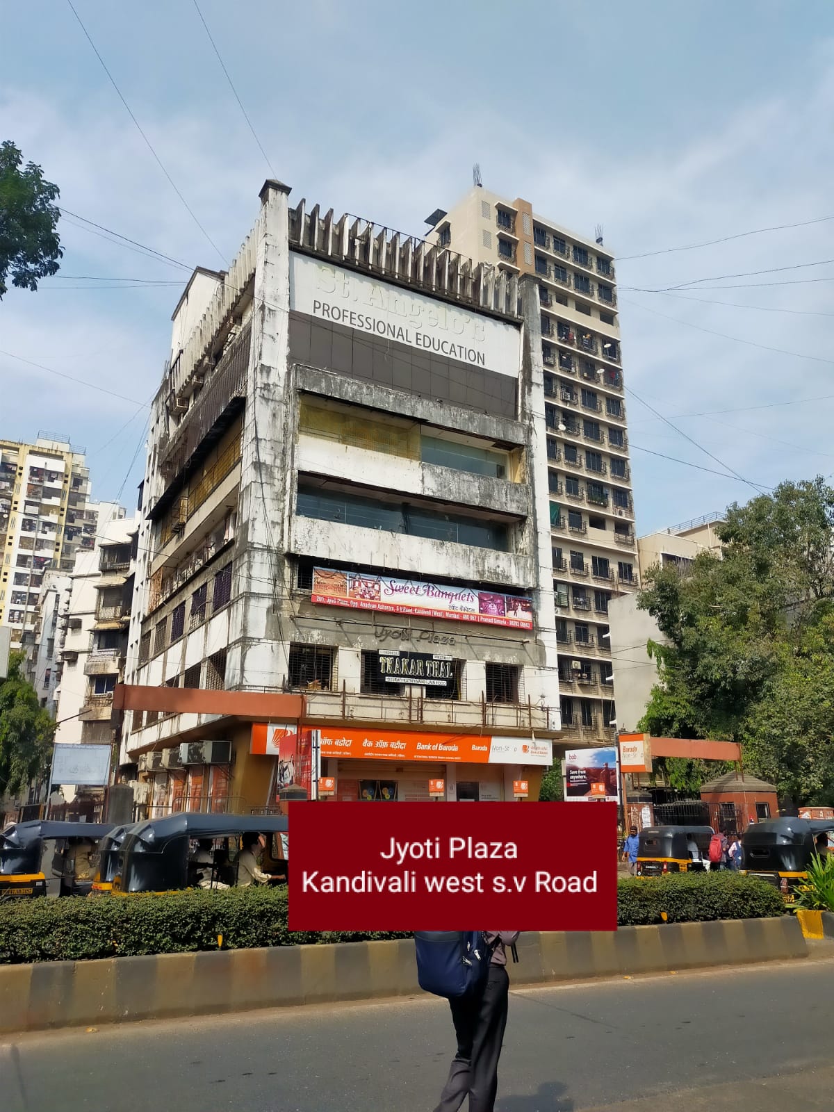 Office for Sale in S V Road Mumbai
