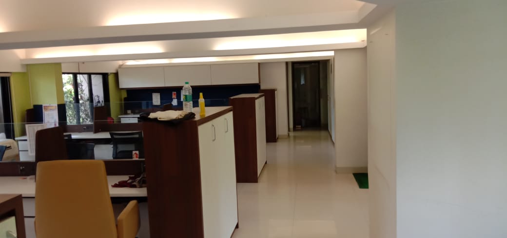 Office for Sale in S V Road Mumbai