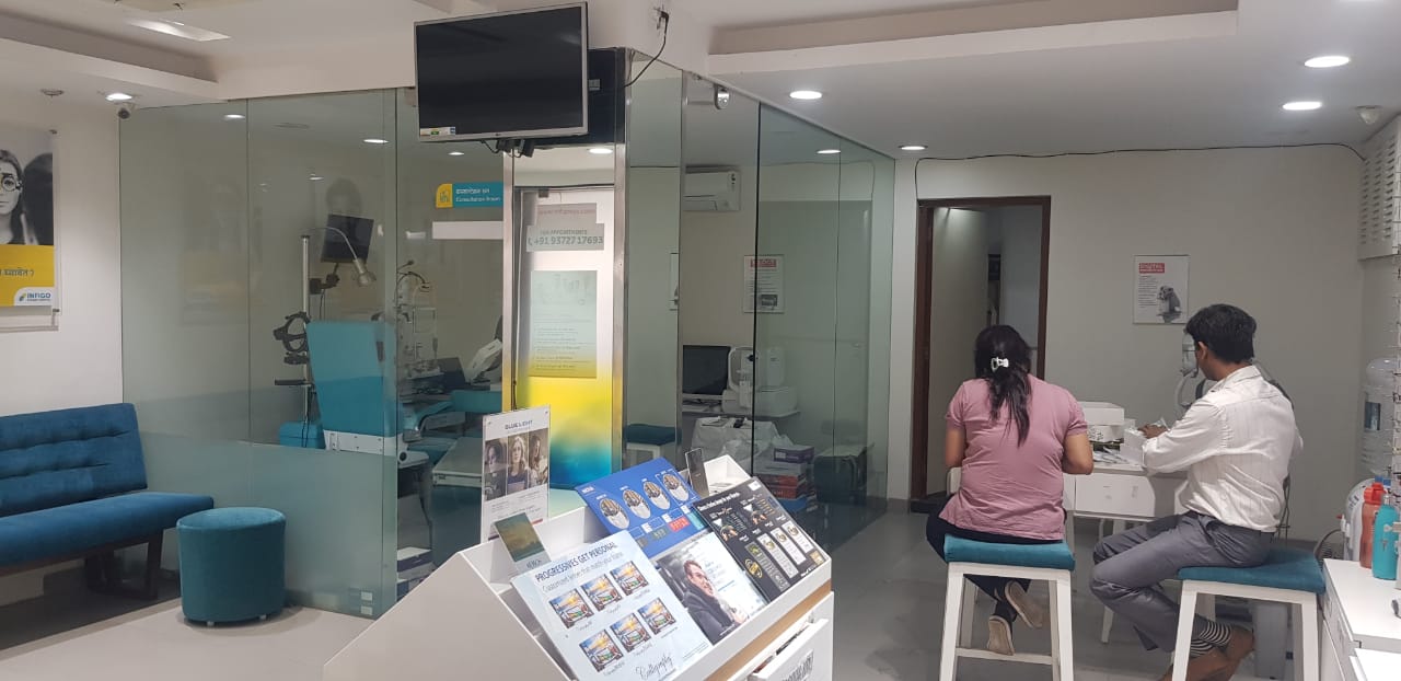 Shop for Rent in L J Road Mumbai