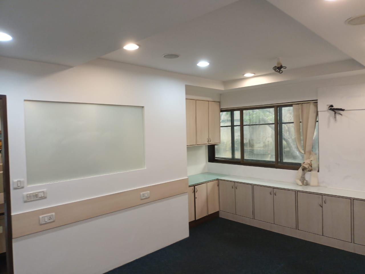 Office for Rent in S V Road Mumbai