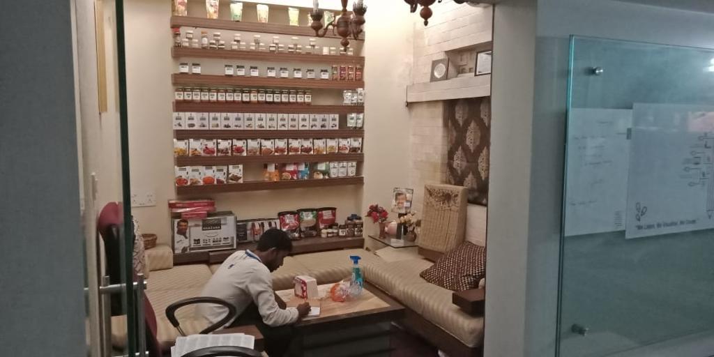 Office for Sale in S V Road Mumbai