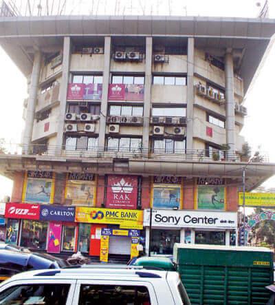 Office for Sale in S V Road Mumbai