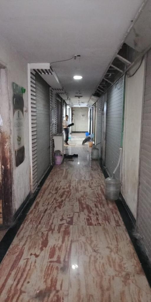 Office for Sale in S V Road Mumbai