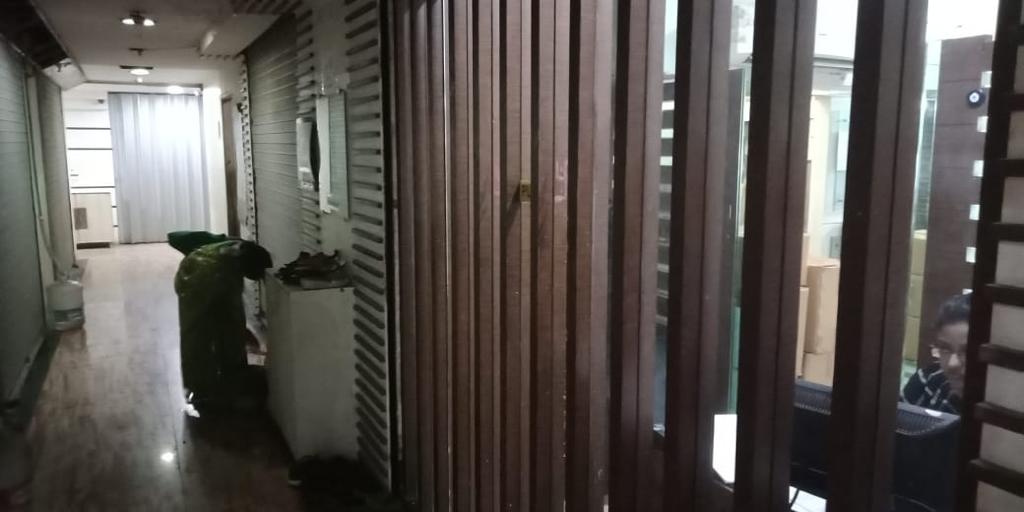 Office for Sale in S V Road Mumbai