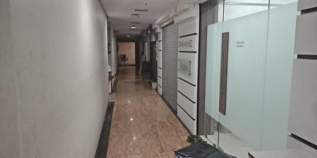 Office for Sale in S V Road Mumbai