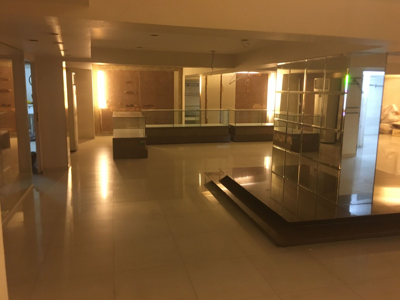 Showroom for Rent in S V Road Mumbai