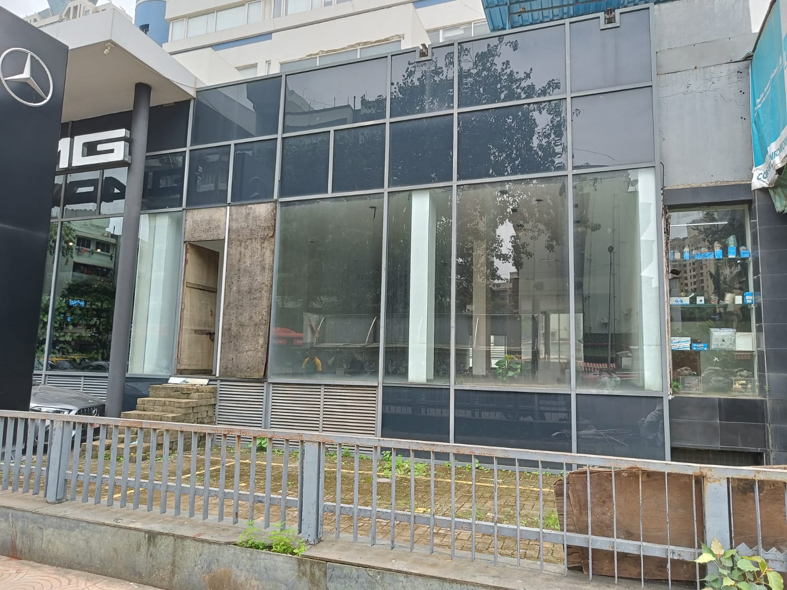 Showroom for Rent in Appasaheb Marathe Marg Mumbai