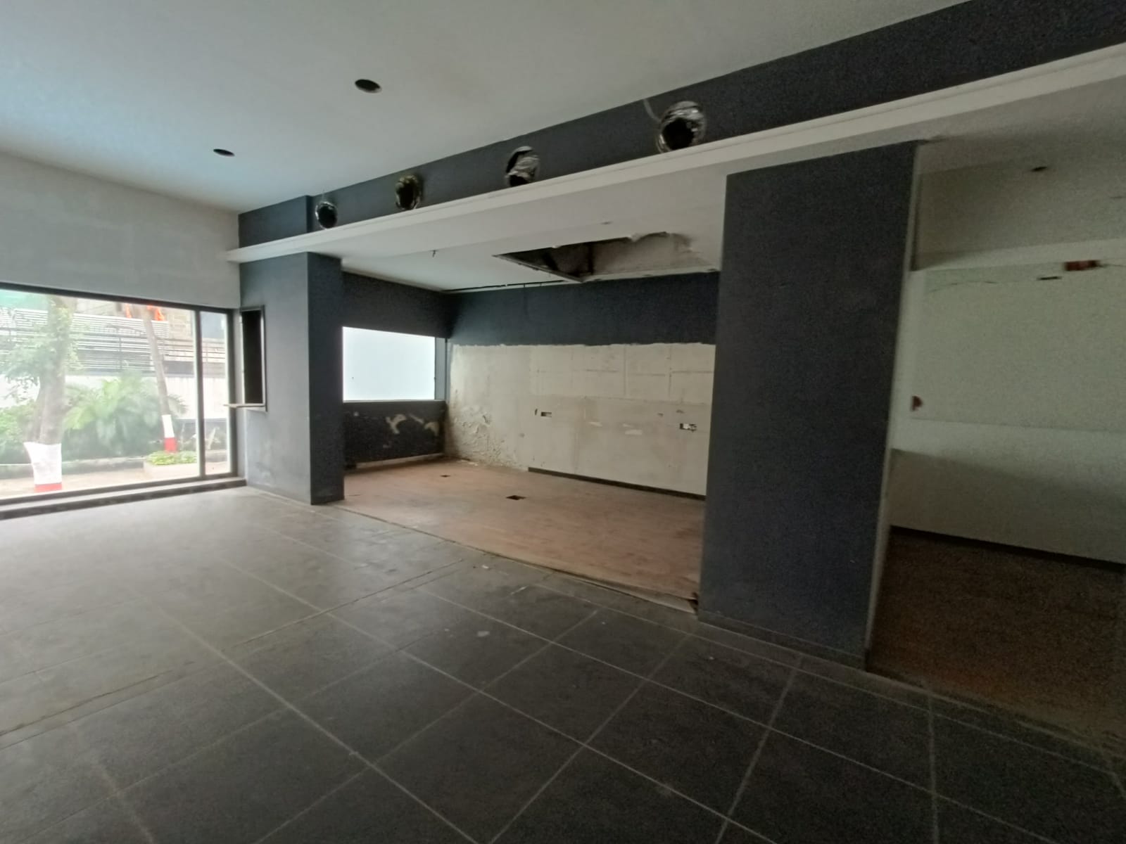 Showroom for Rent in Appasaheb Marathe Marg Mumbai