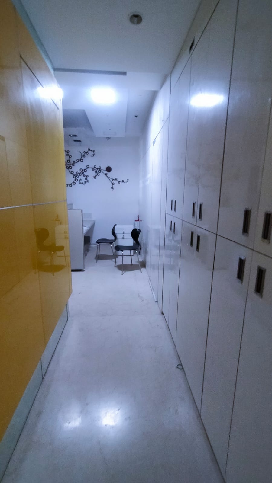 Office for Sale in Off Linking Road Mumbai