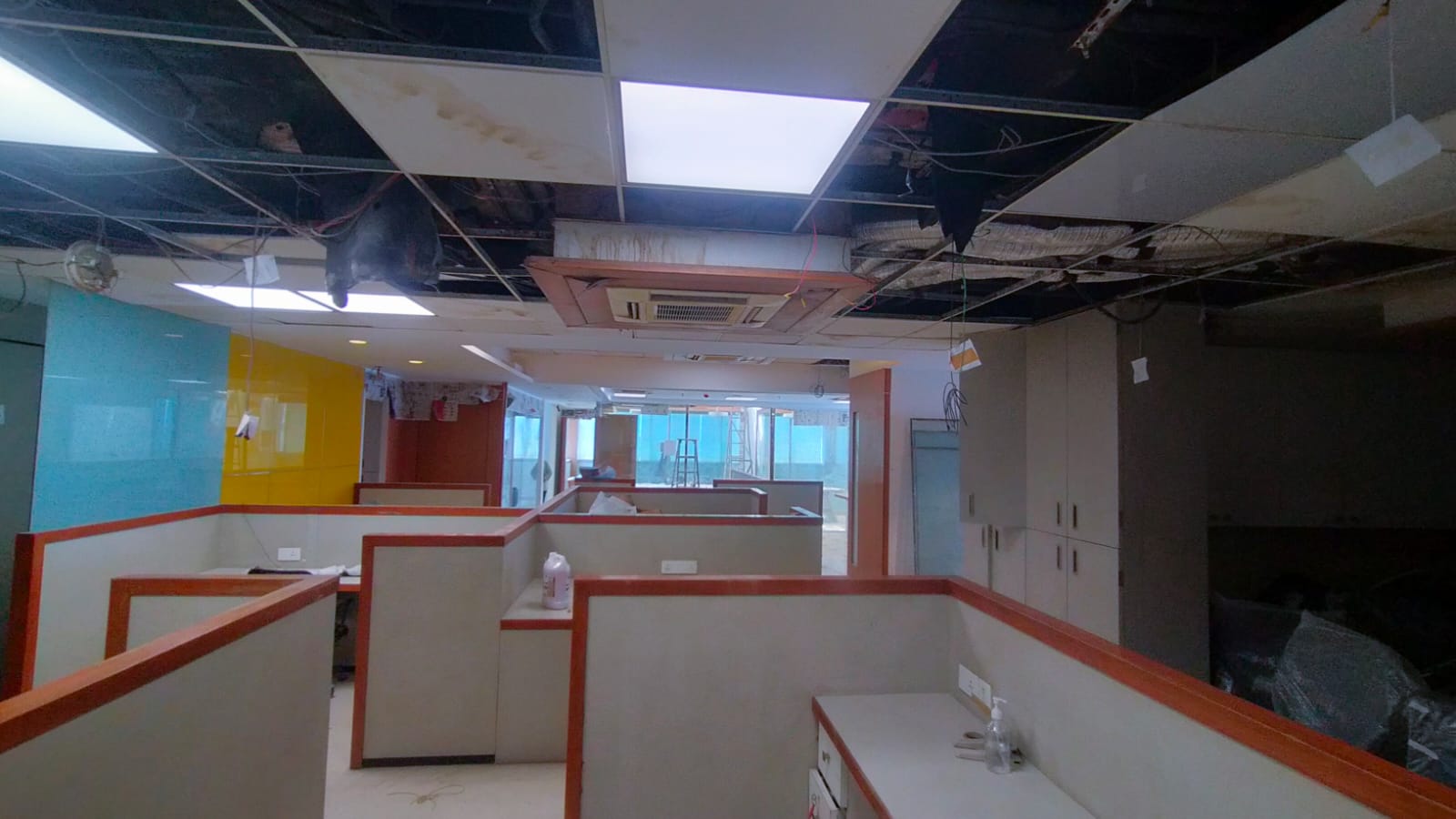 Office for Sale in Off Linking Road Mumbai