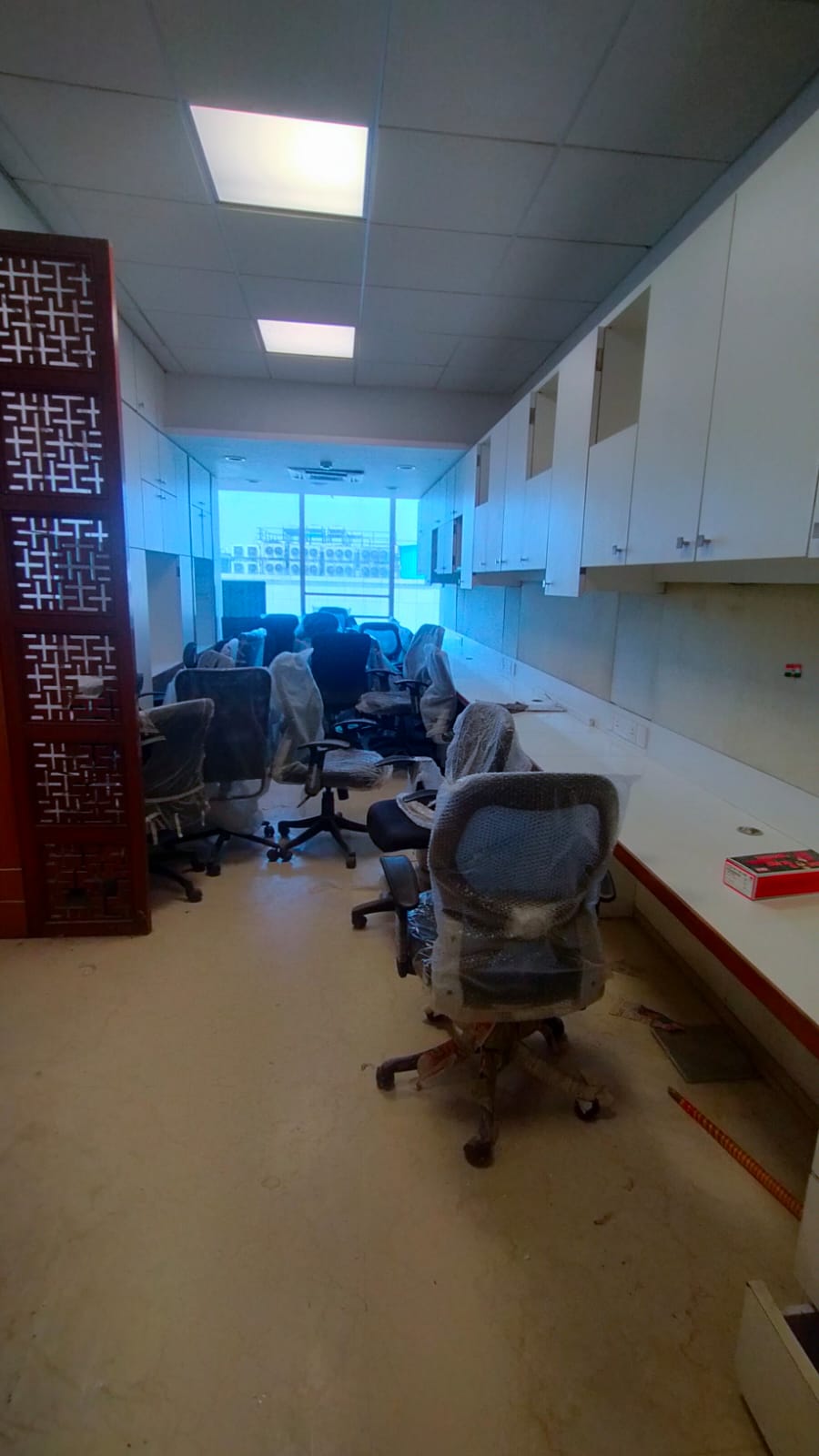 Office for Sale in Off Linking Road Mumbai