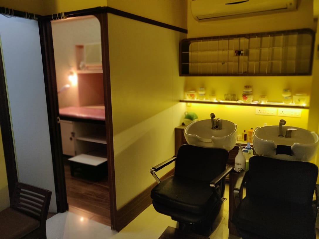 Shop for Rent in Off Hill Road Mumbai