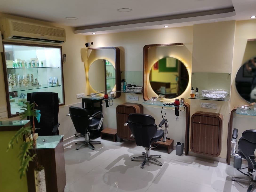Shop for Rent in Off Hill Road Mumbai