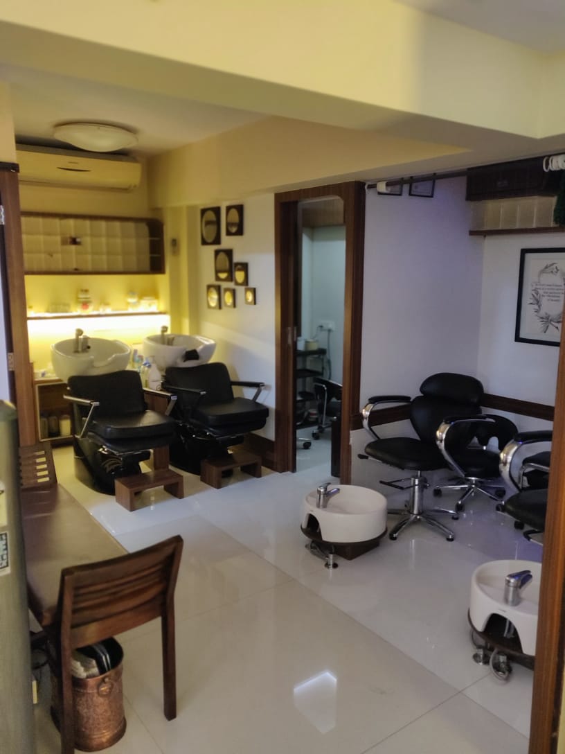 Shop for Rent in Off Hill Road Mumbai