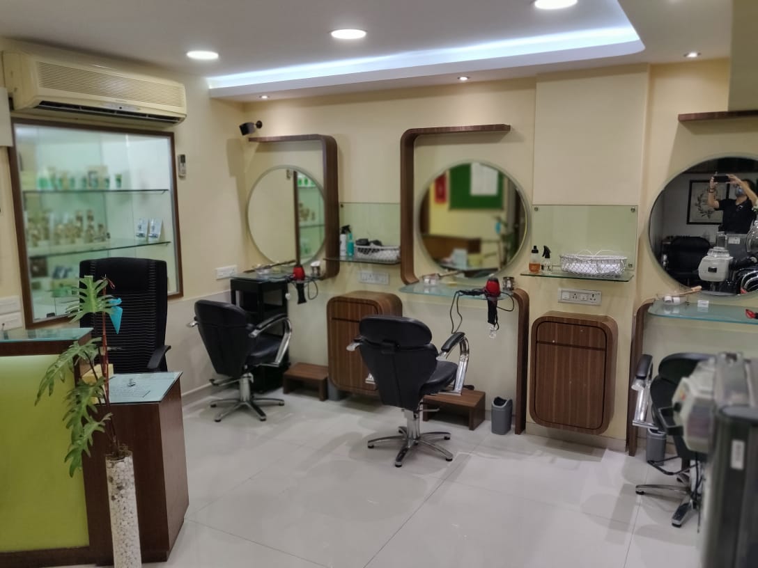 Shop for Rent in Off Hill Road Mumbai
