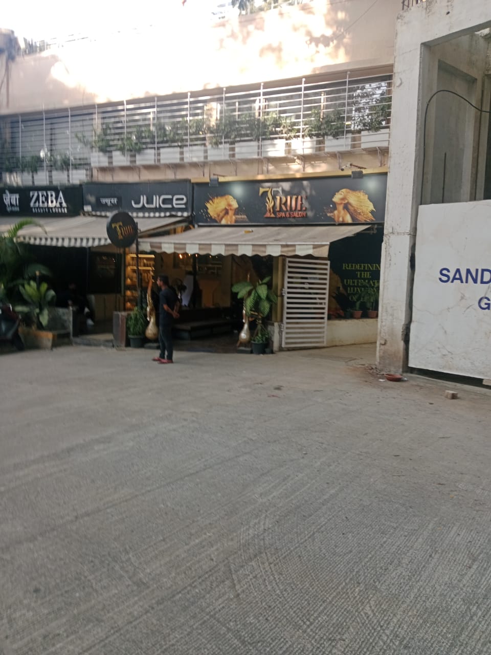 Showroom for Rent in Pali Hill Mumbai
