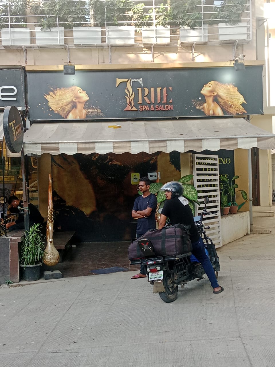 Showroom for Rent in Pali Hill Mumbai