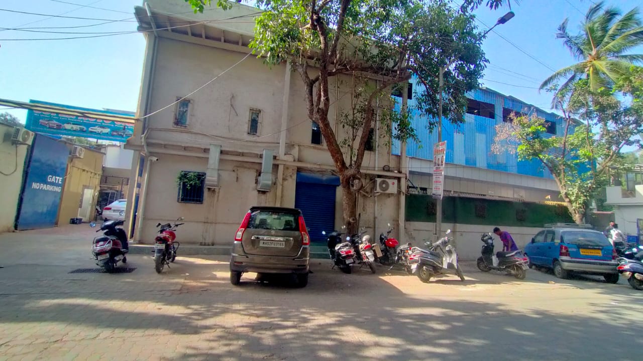 Showroom for Rent in Santacruz West Mumbai