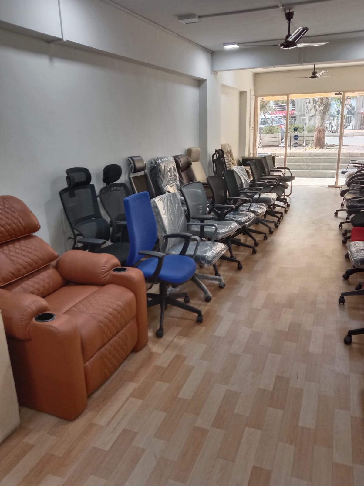 Showroom for Rent in C G Road Ahmedabad