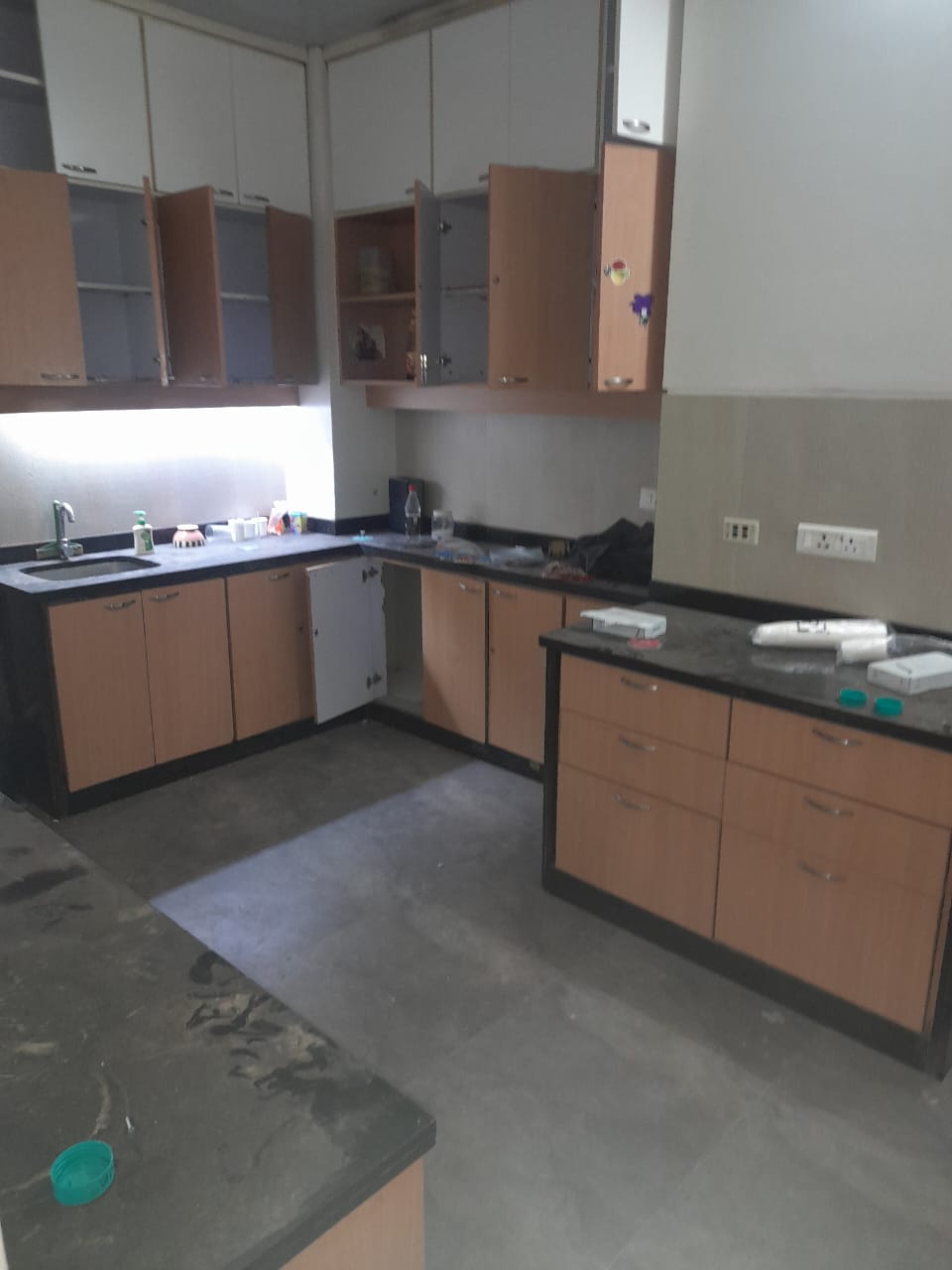 Office for Rent in Off Veera Desai Road Mumbai