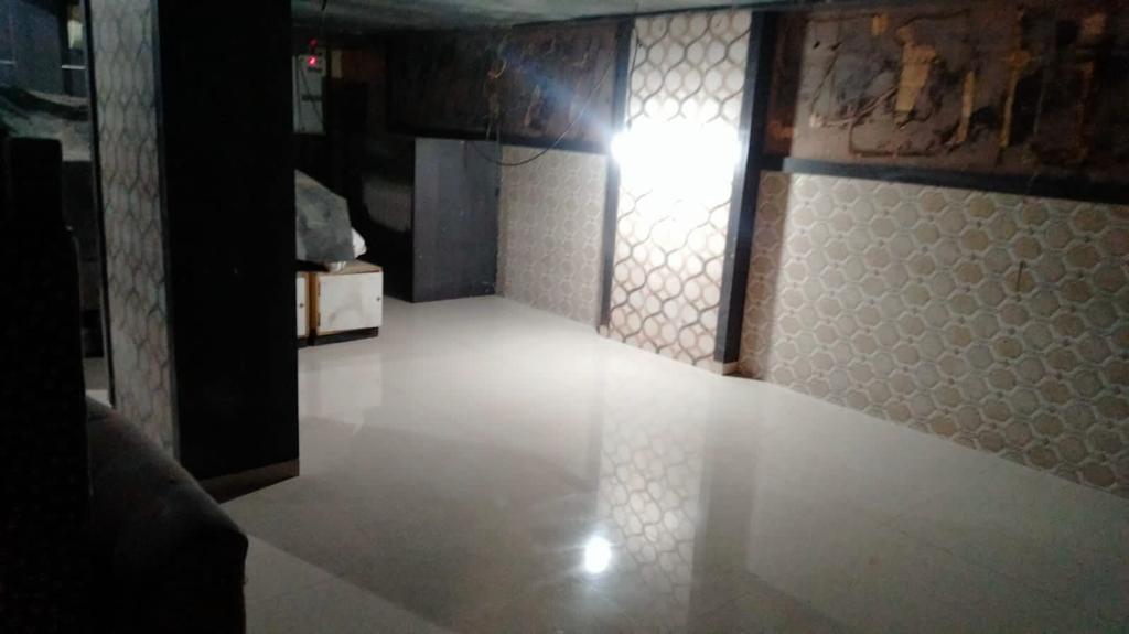 Shop for Rent in L B S Road Mumbai