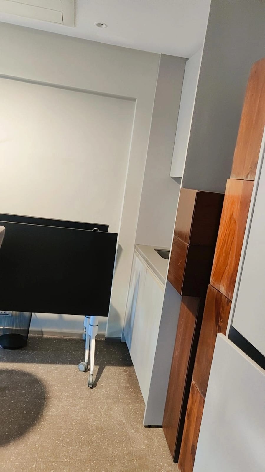 Office for Rent in Linking  Road Mumbai