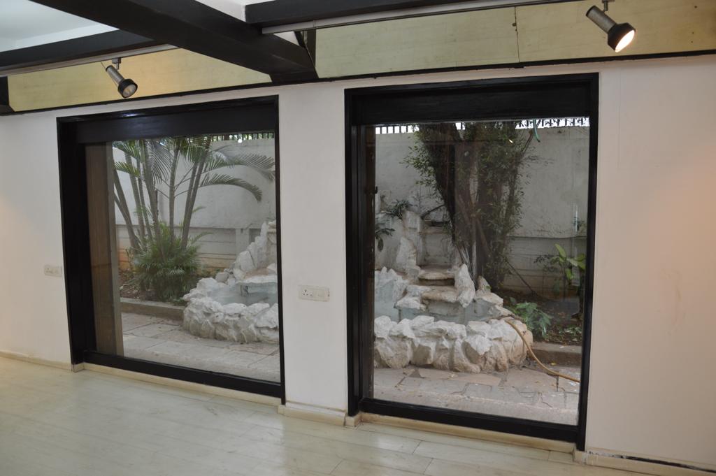 Commercial Building for Sale in S V Road Mumbai