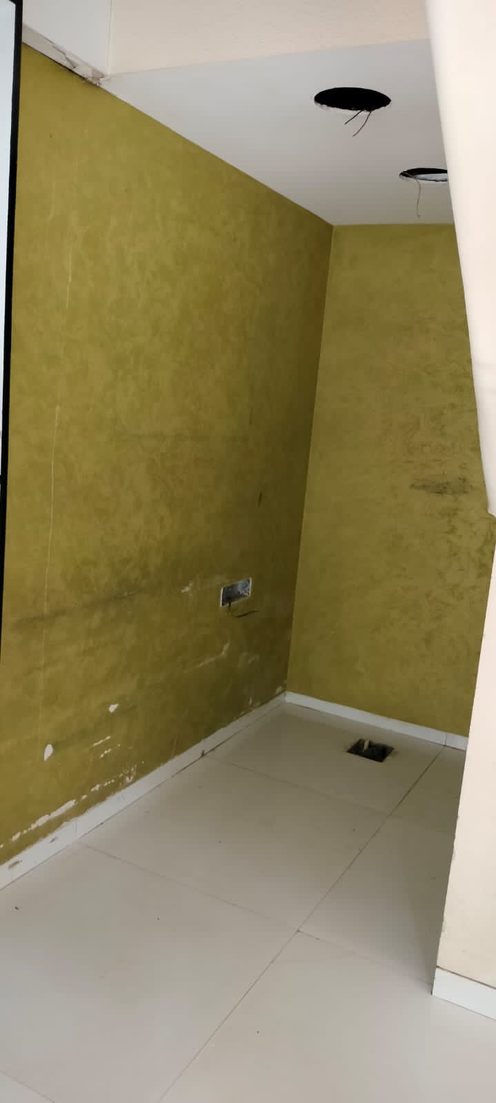 Shop for Rent in 14 Road Mumbai