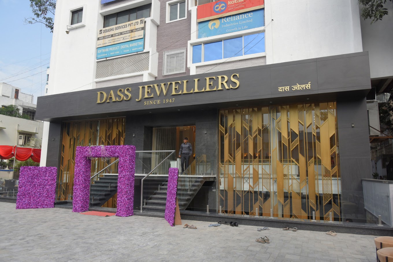 Showroom for Rent in Main Road Nagpur