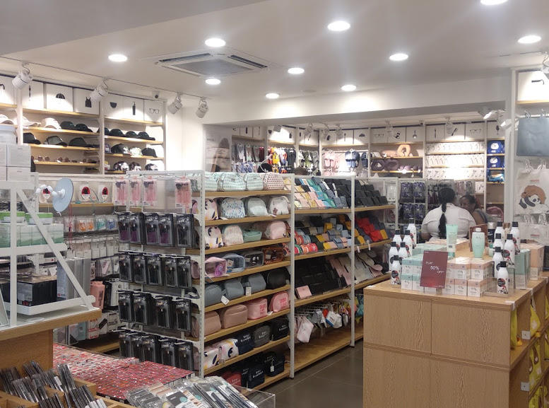 Showroom for Rent in L T Road Mumbai