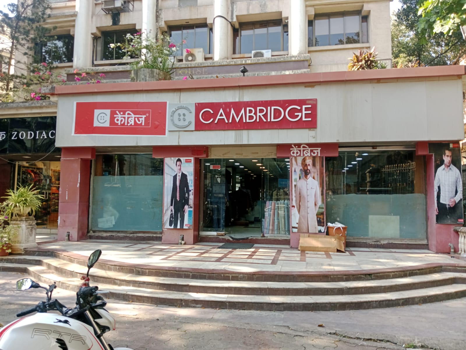 Showroom for Sale in Off Linking Road Mumbai