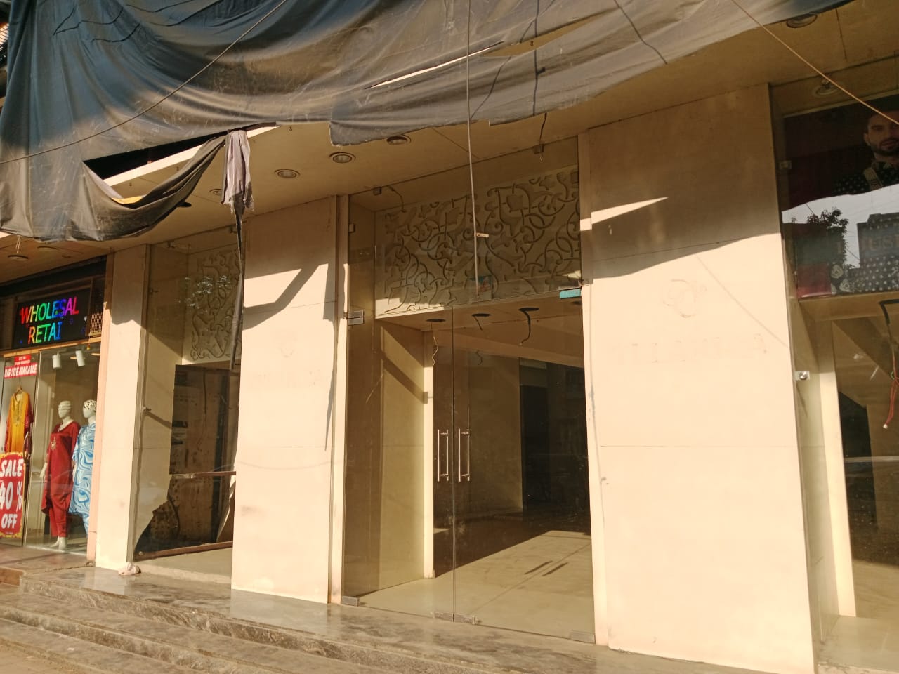 Showroom for Rent in Santacruz West Mumbai