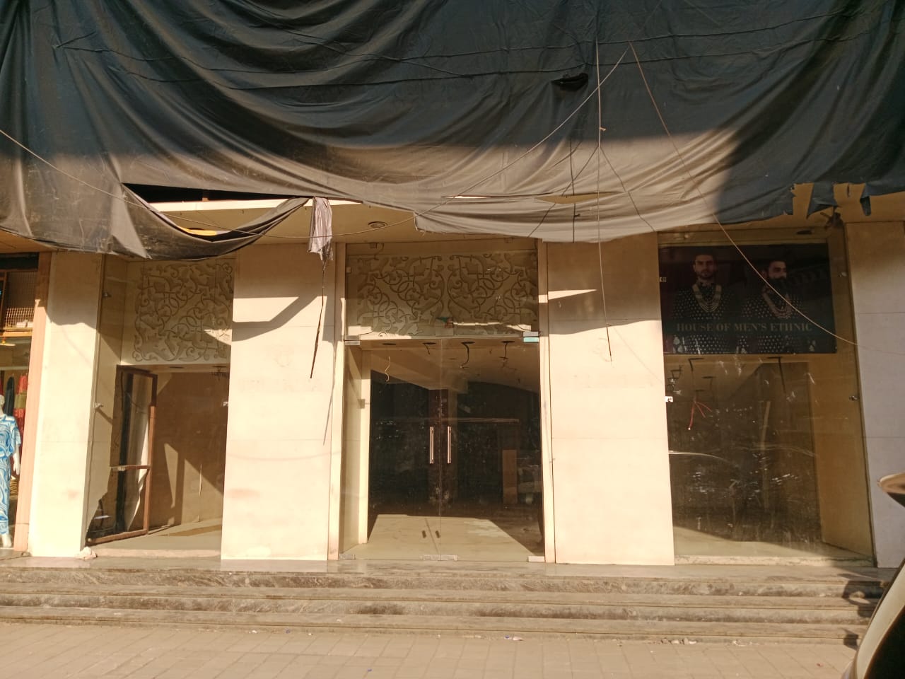 Showroom for Rent in Santacruz West Mumbai