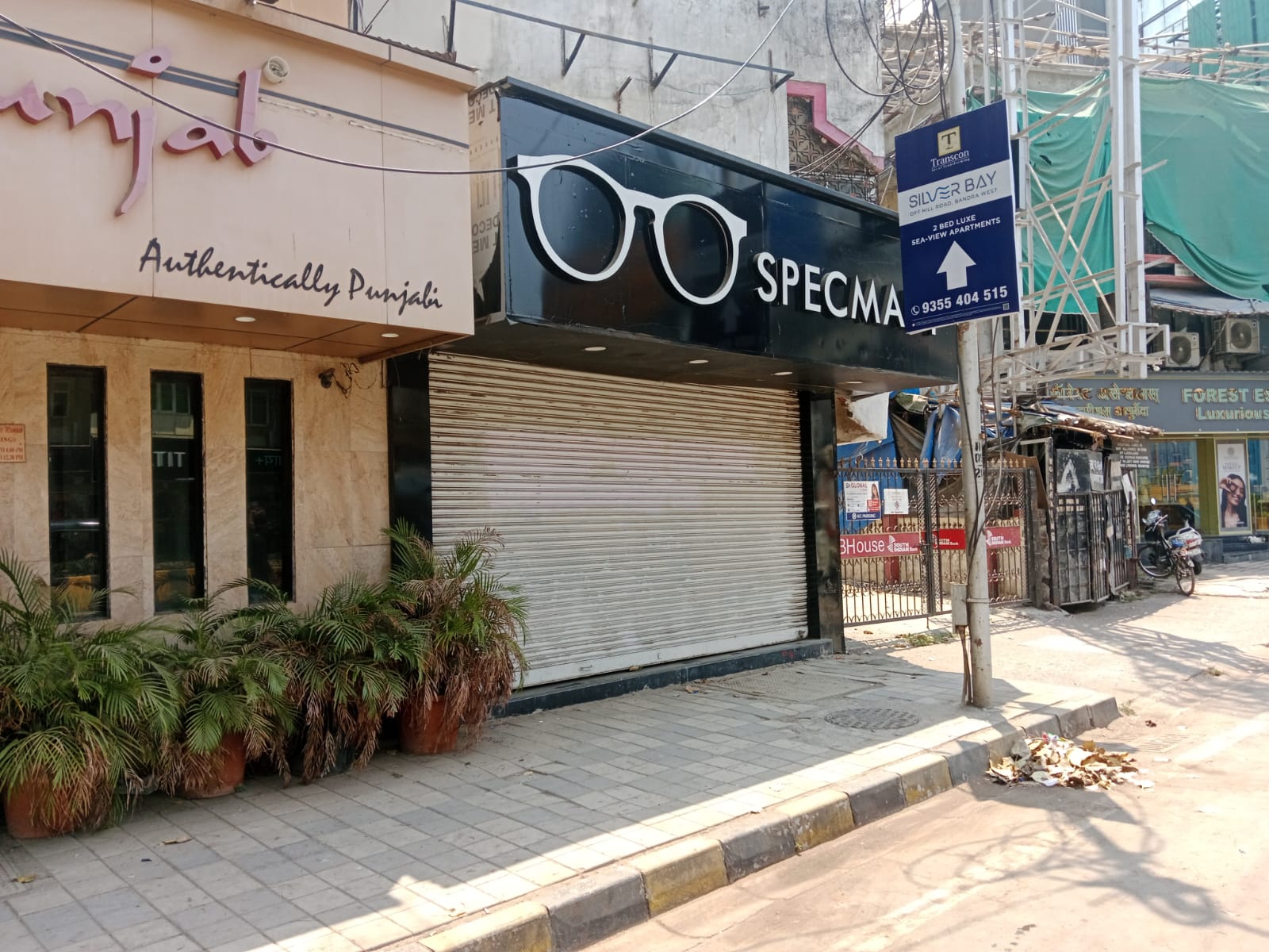 Shop for Rent in Linking  Road Mumbai