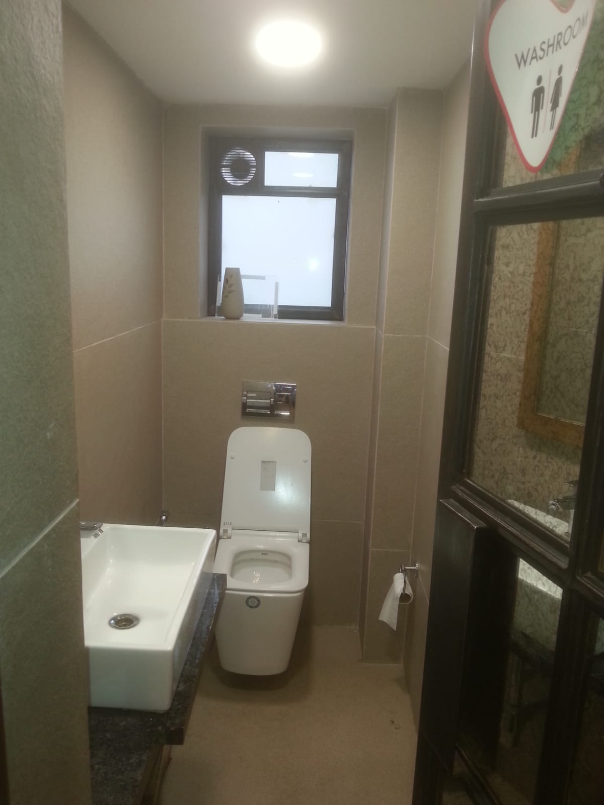 Showroom for Rent in Hill  Road Mumbai