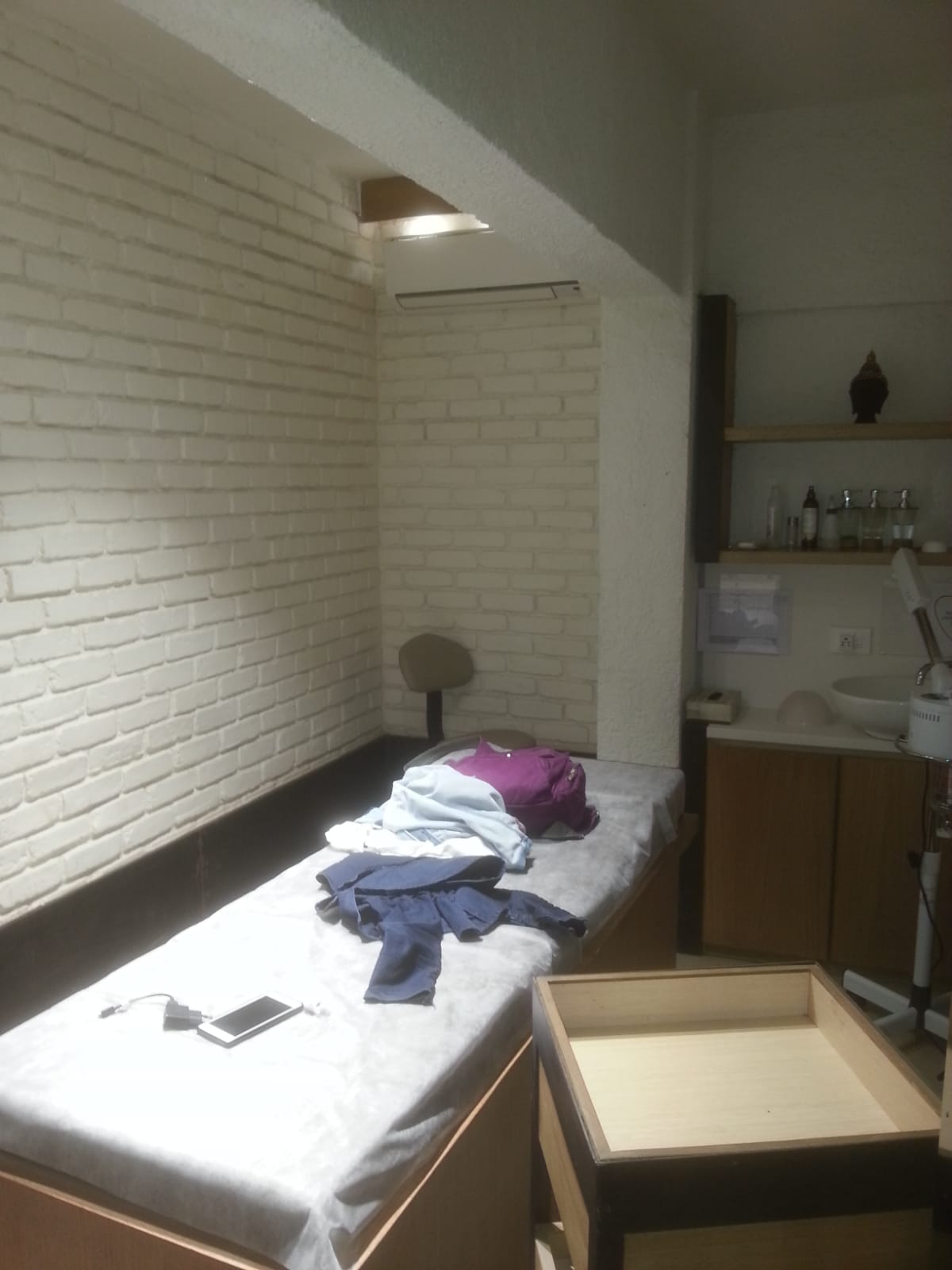 Showroom for Rent in Hill  Road Mumbai