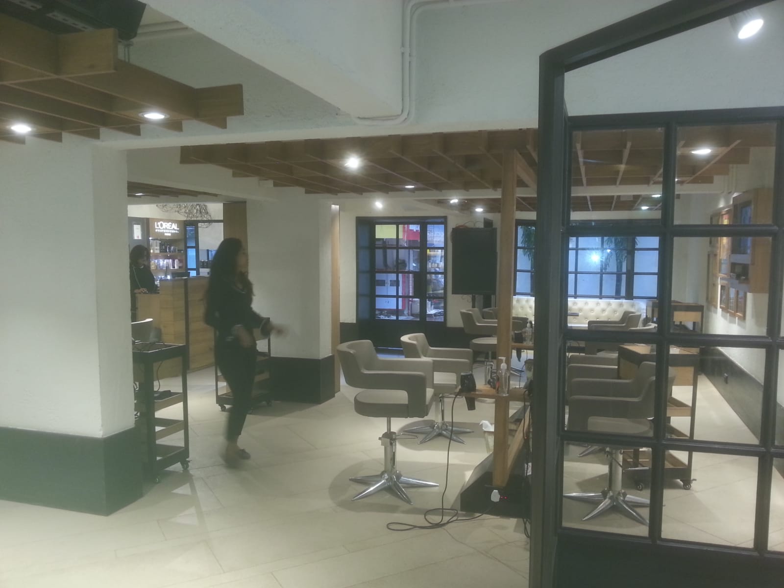 Showroom for Rent in Hill  Road Mumbai