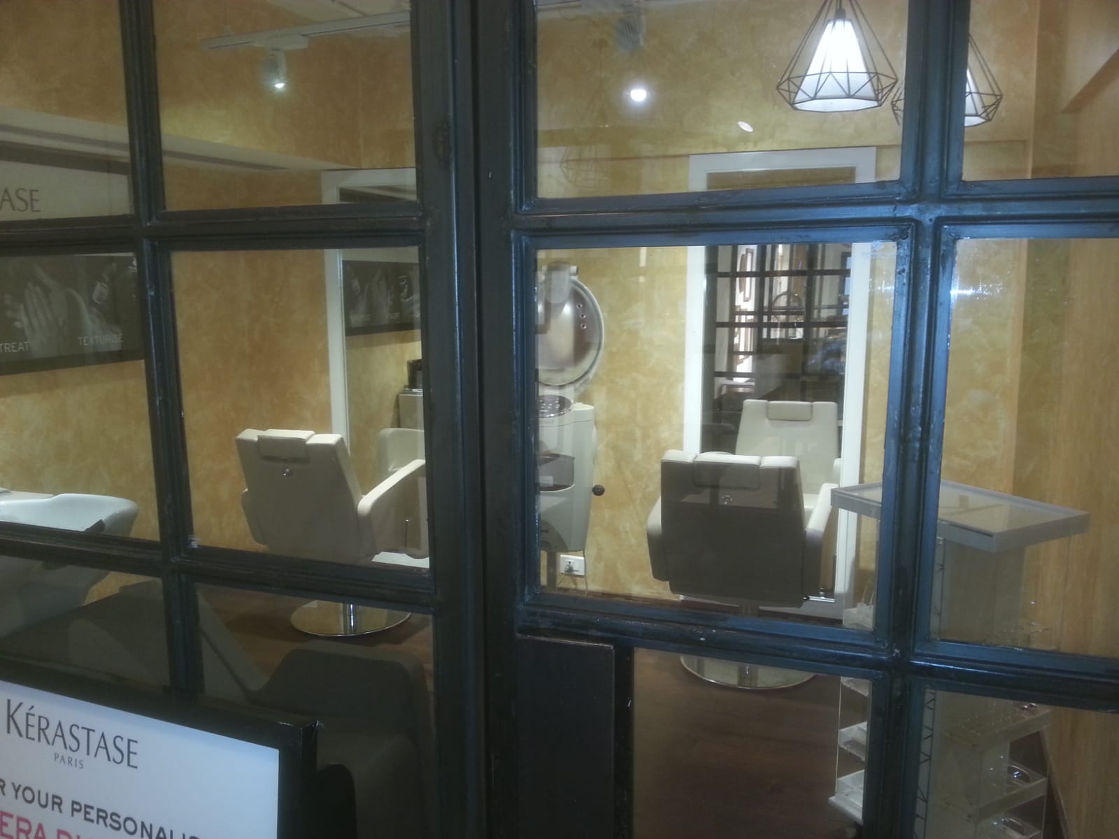 Showroom for Rent in Hill  Road Mumbai
