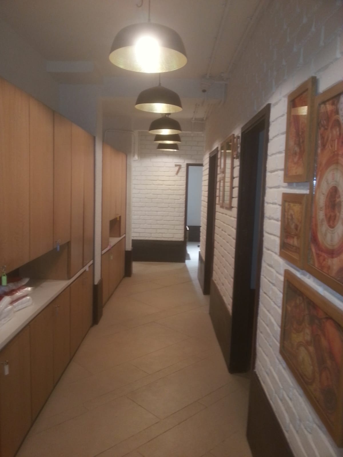 Showroom for Rent in Hill  Road Mumbai