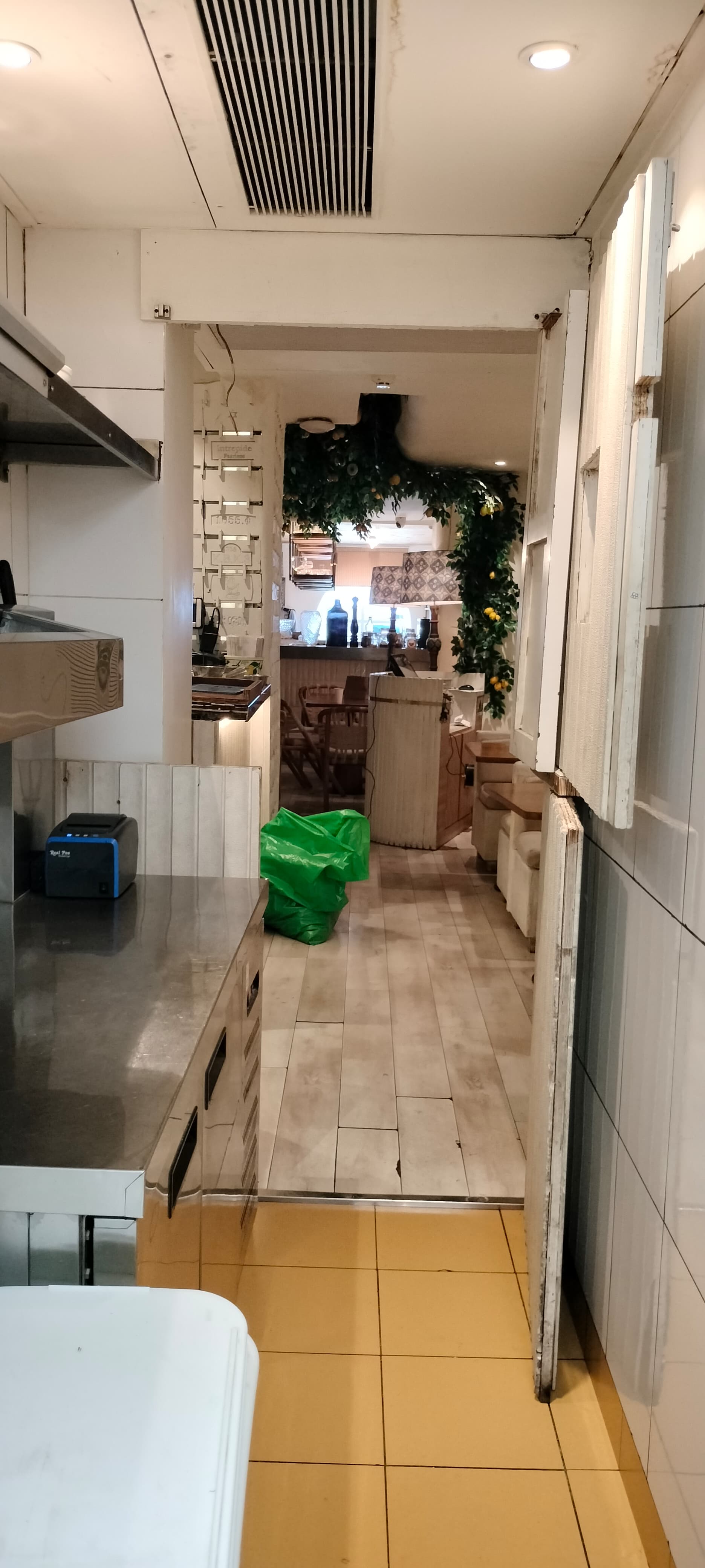 Restaurant for Sale in 35 Road Mumbai