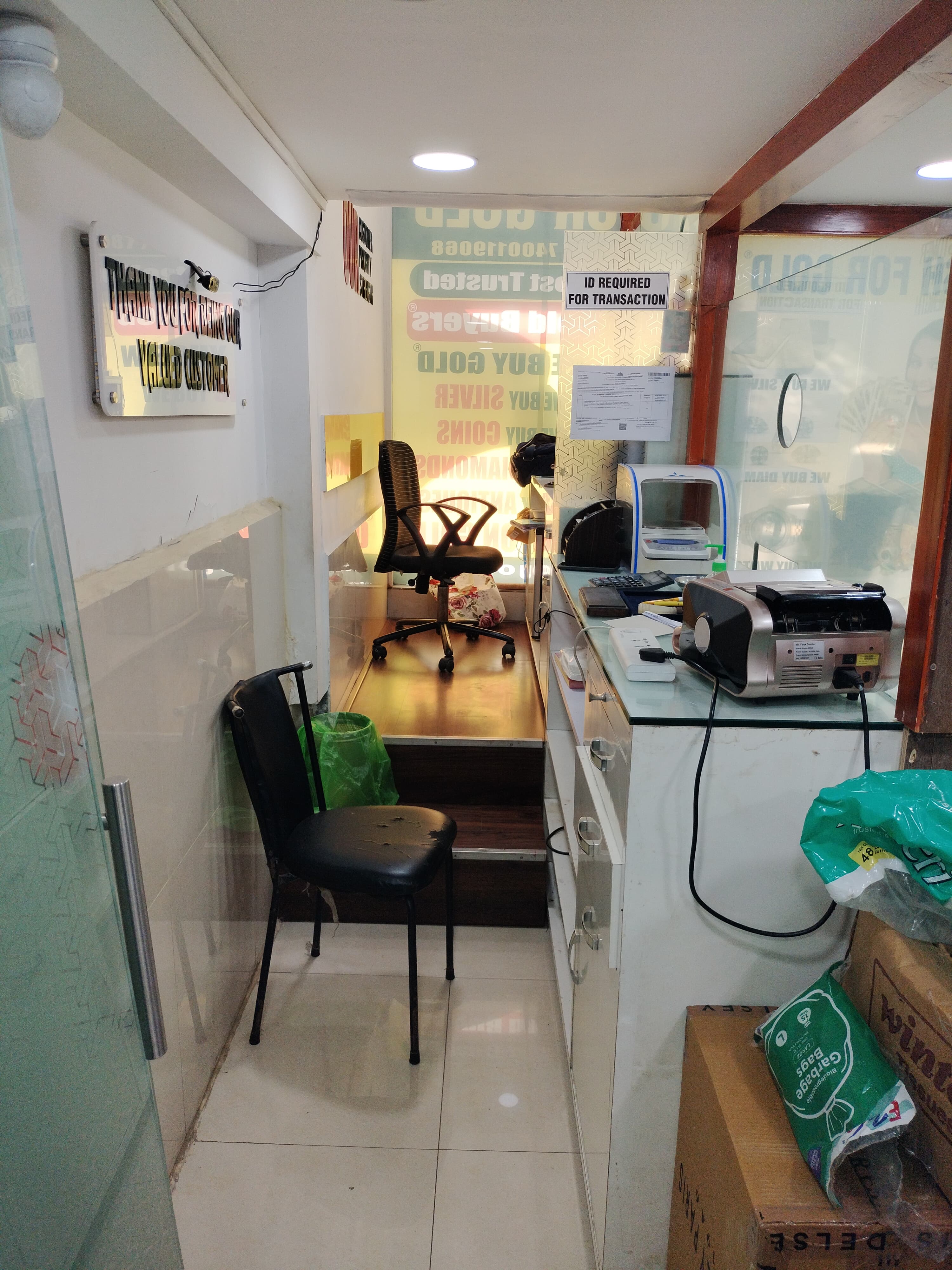 Shop for Rent in Linking  Road Mumbai
