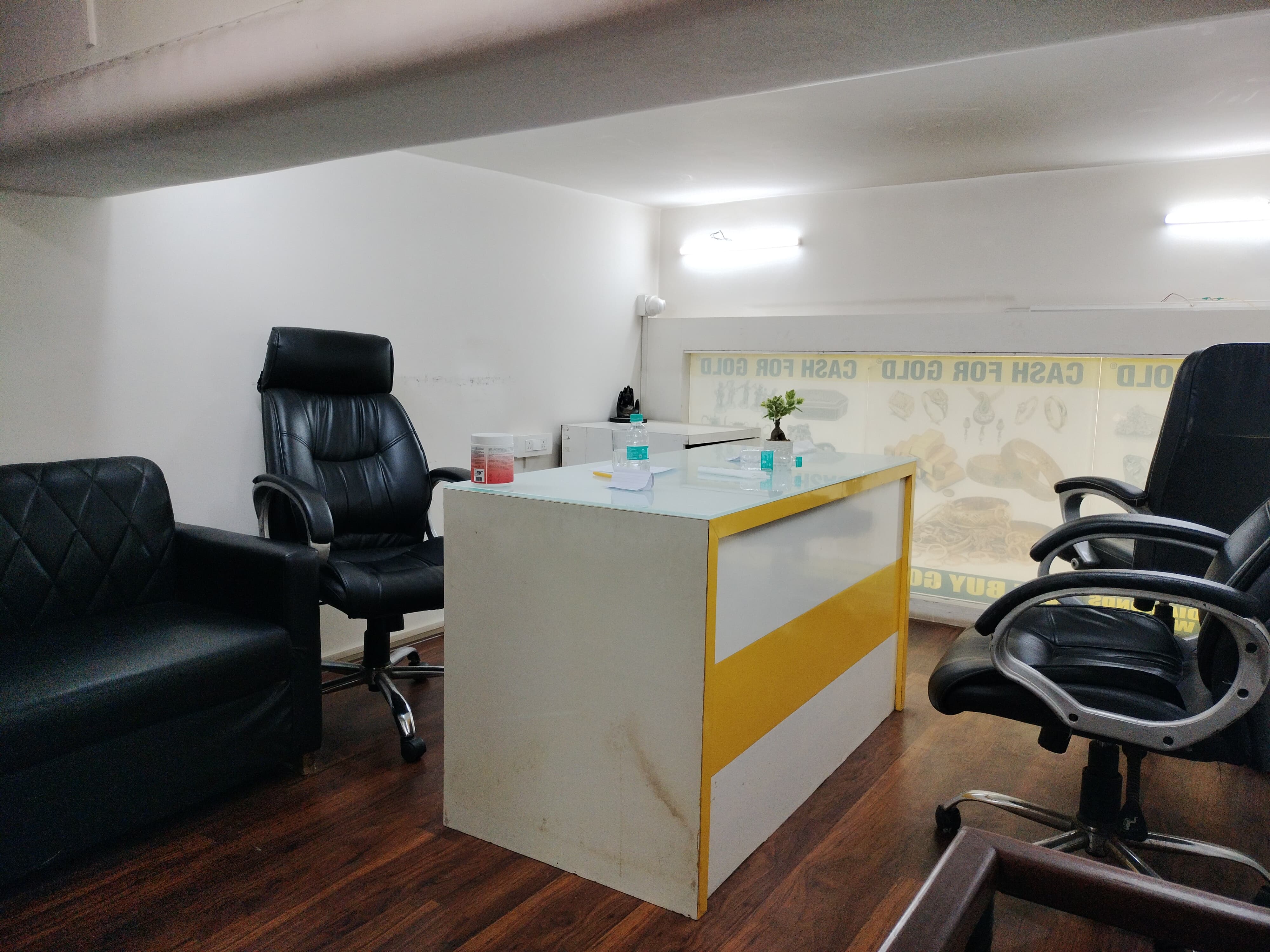 Shop for Rent in Linking  Road Mumbai