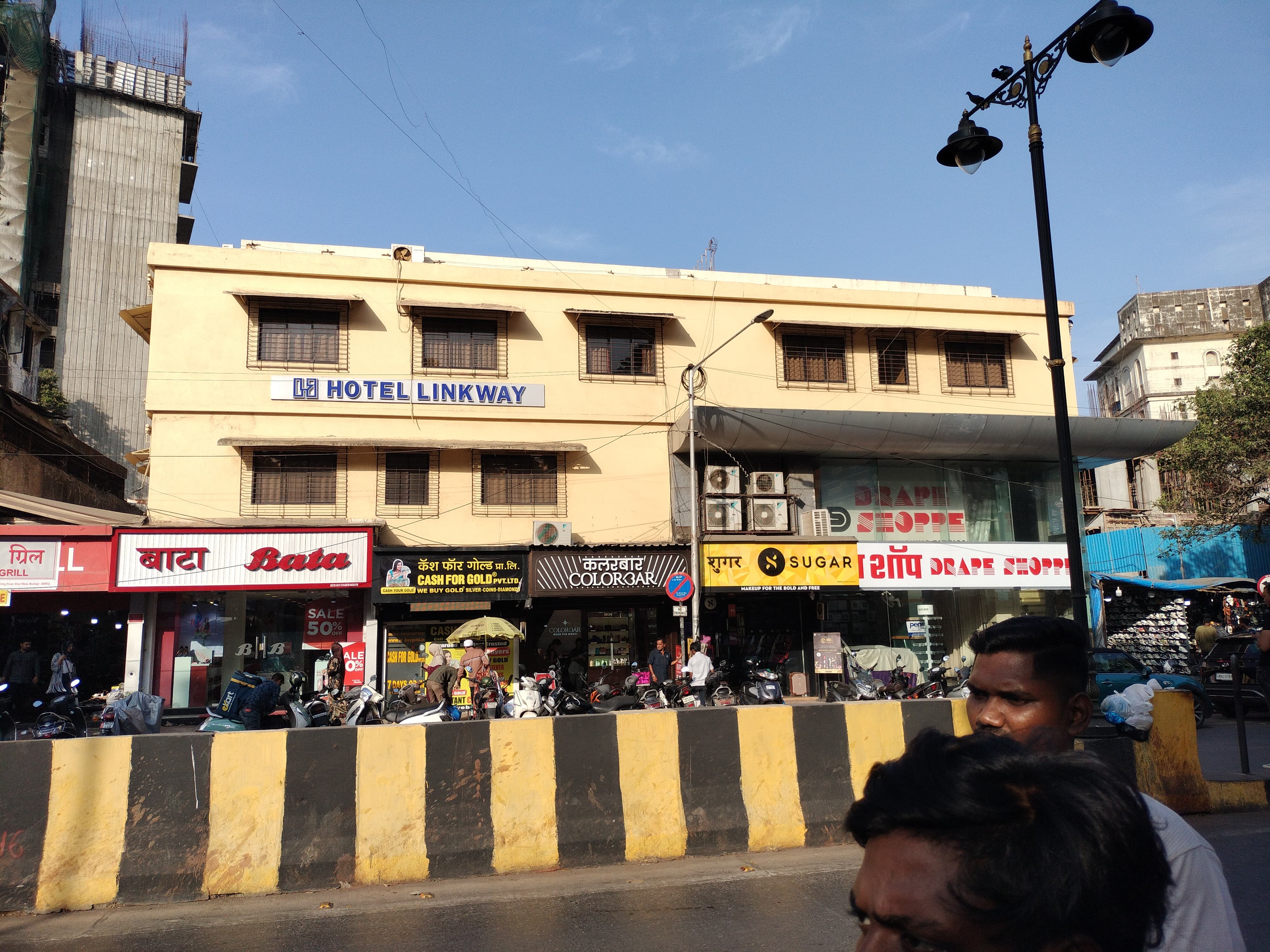Shop for Rent in Linking  Road Mumbai