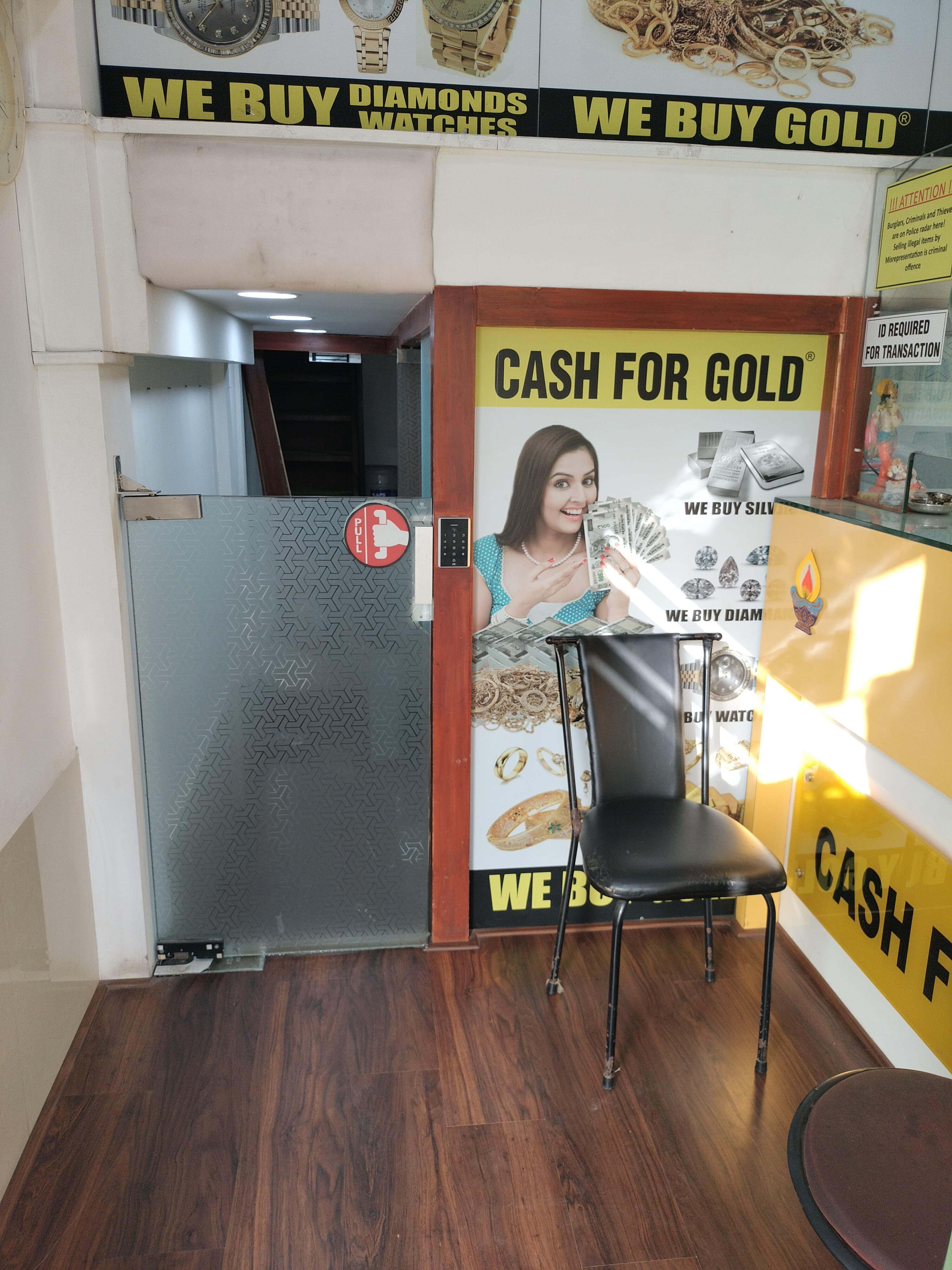 Shop for Rent in Linking  Road Mumbai