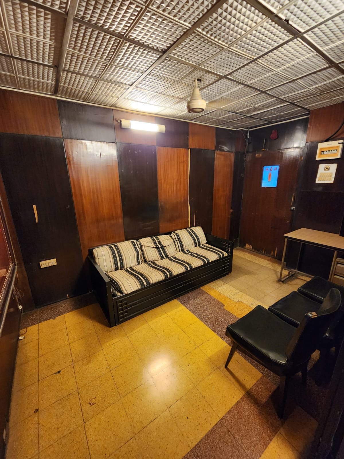 Office for Sale in Fort Mumbai