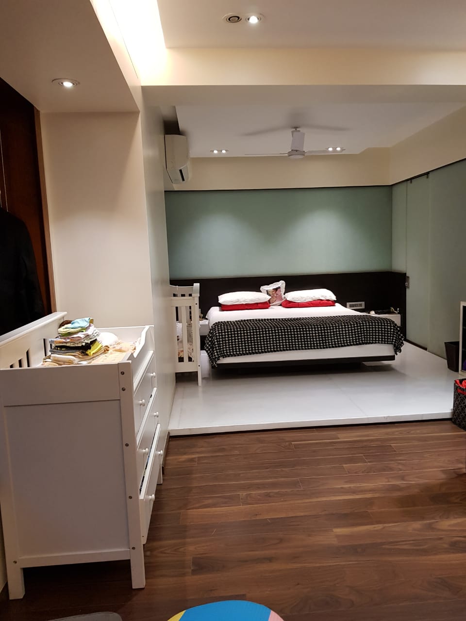 Commercial Bunglow for Rent in Off Hill Road Mumbai